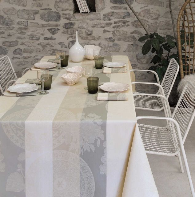 Le Jacquard Francais Fleurs Gourmandes Chalk  