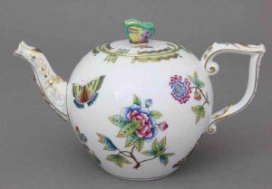 Queen Victoria Teapot 1.25l, Butterfly Knob by Herend