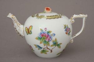 Queen Victoria Medium Teapot, Rose Knob by Herend