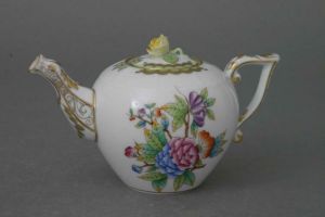 Queen Victoria Small Teapot, Rose Knob by Herend