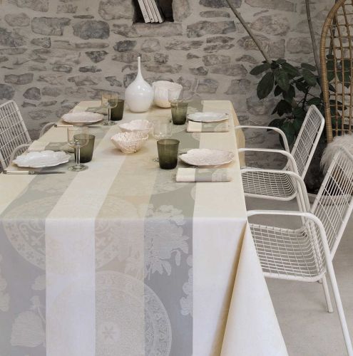 Le Jacquard Francais Fleurs Gourmandes Chalk  